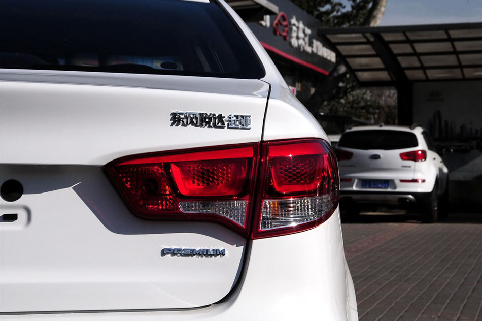 2015  1.6L AT Premium ϸ