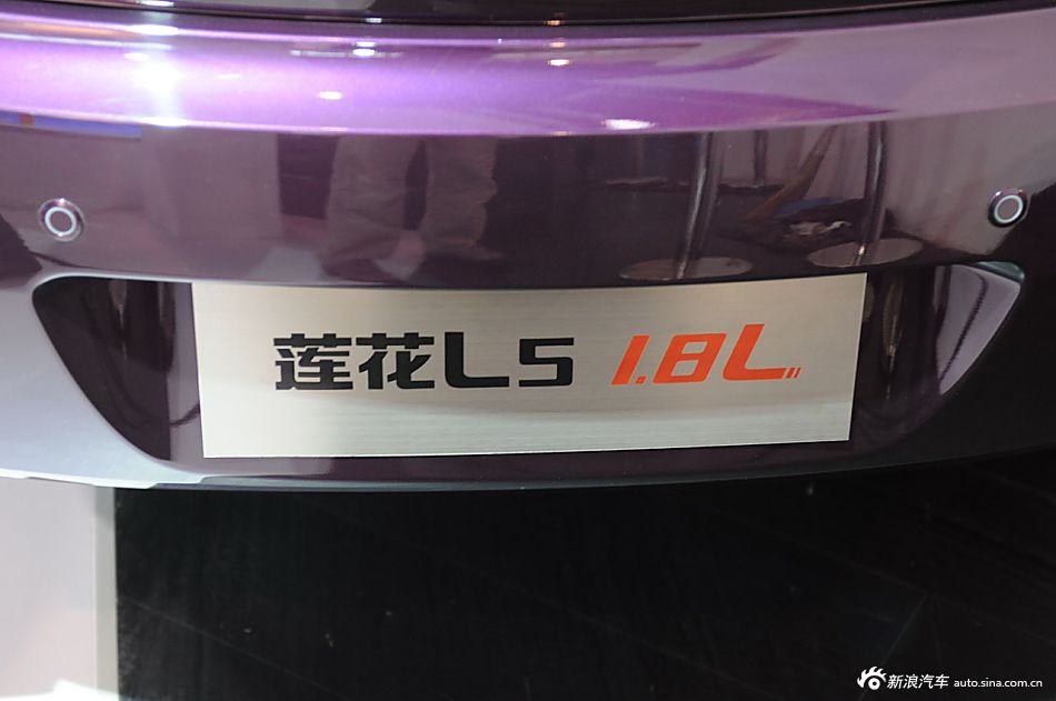 L51.8L
