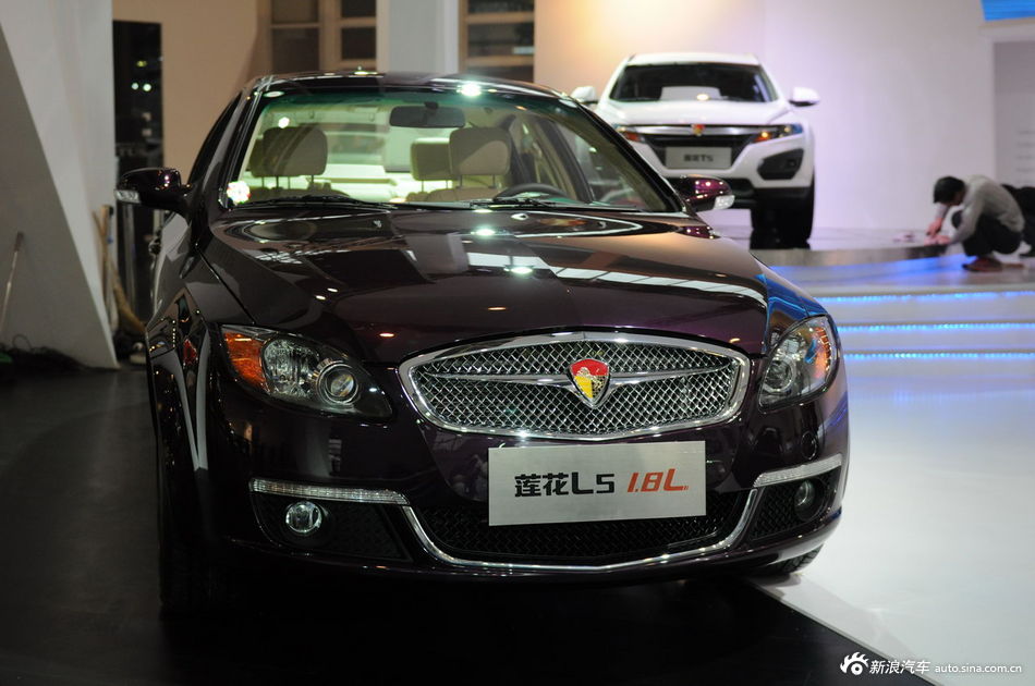 L51.8L