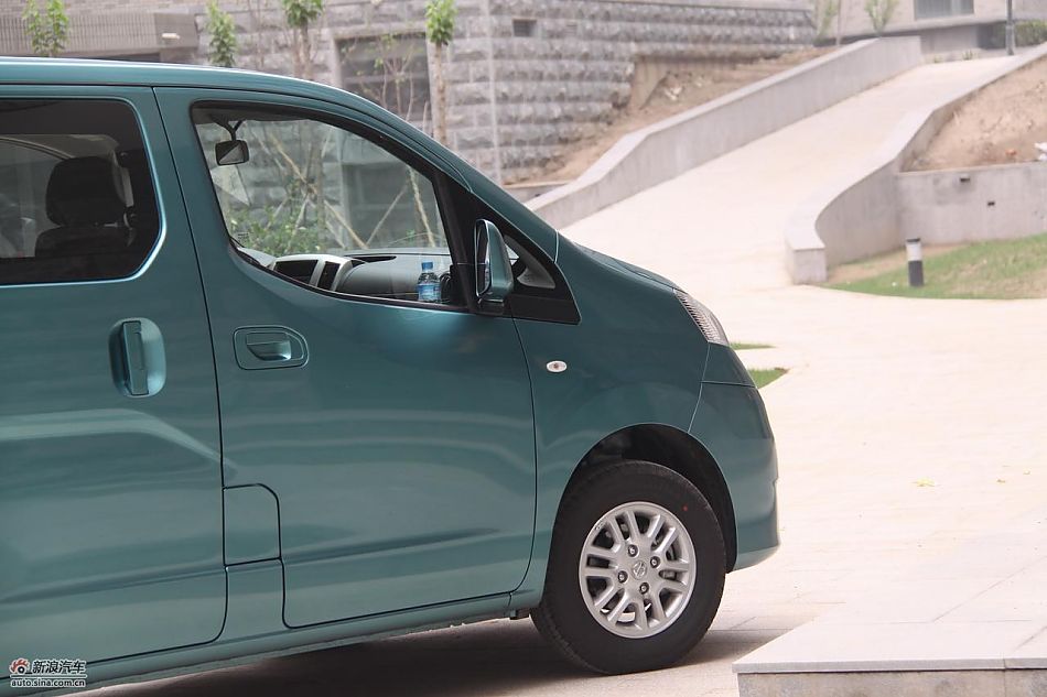 NV200
