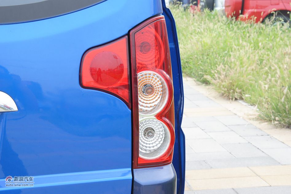 2011̩V10