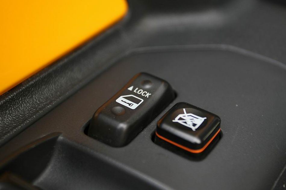 FJ·