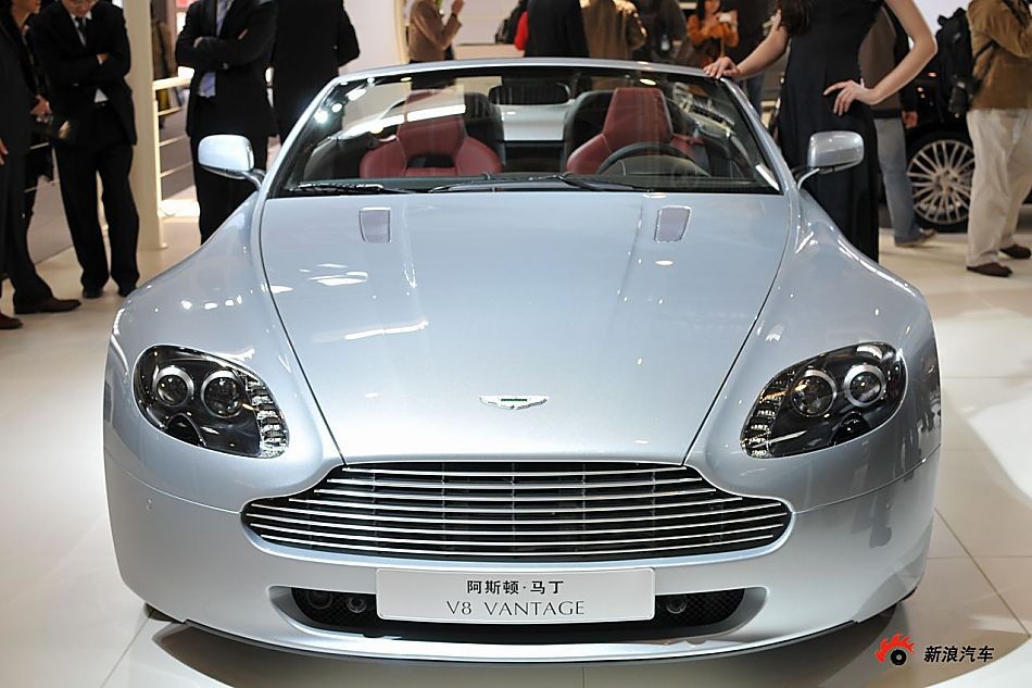 ˹V8-VANTAGE