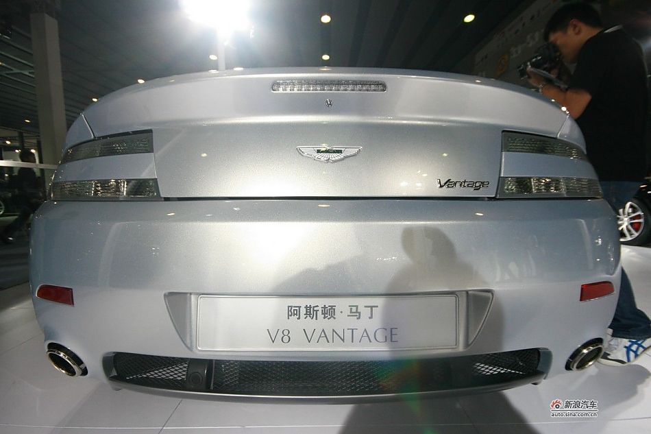 ˹-V8