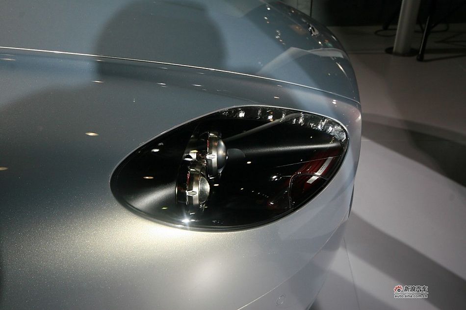 ˹-V8