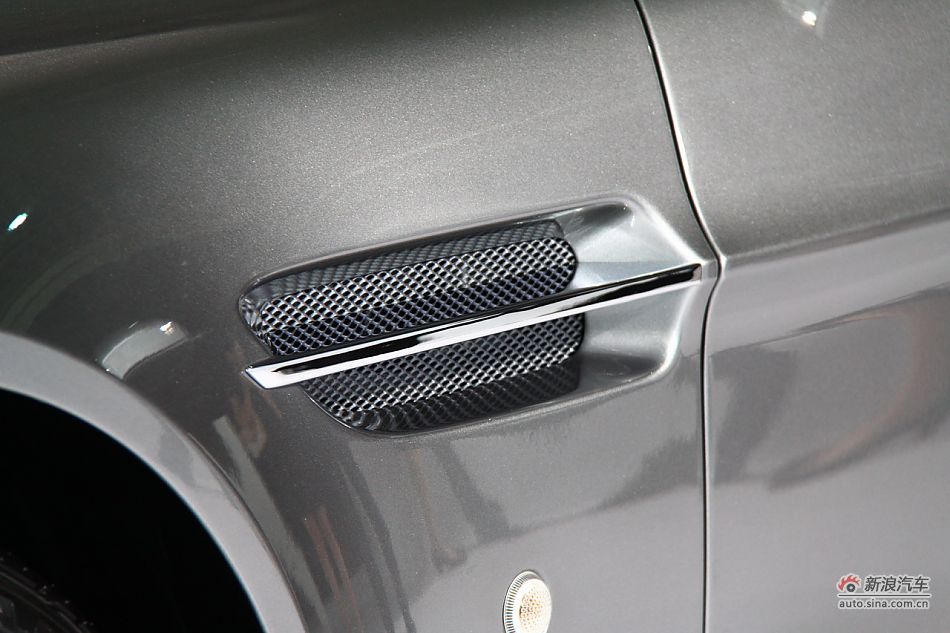 ˹V8 Vantage