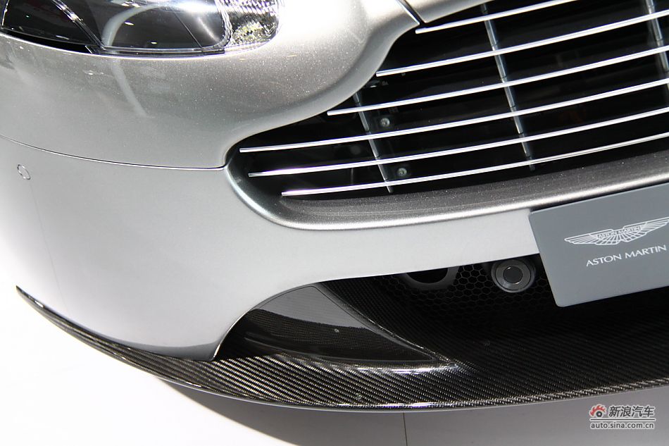 ˹V8 Vantage