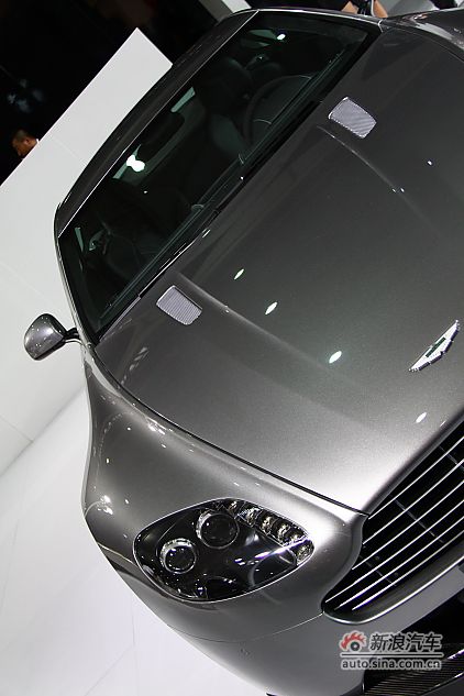 ˹V8 Vantage