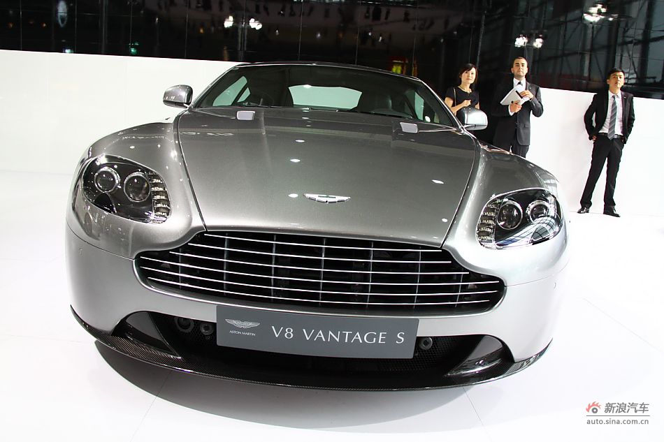 ˹V8 Vantage
