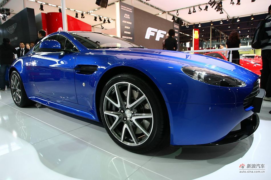 ˹V8 Vantage S