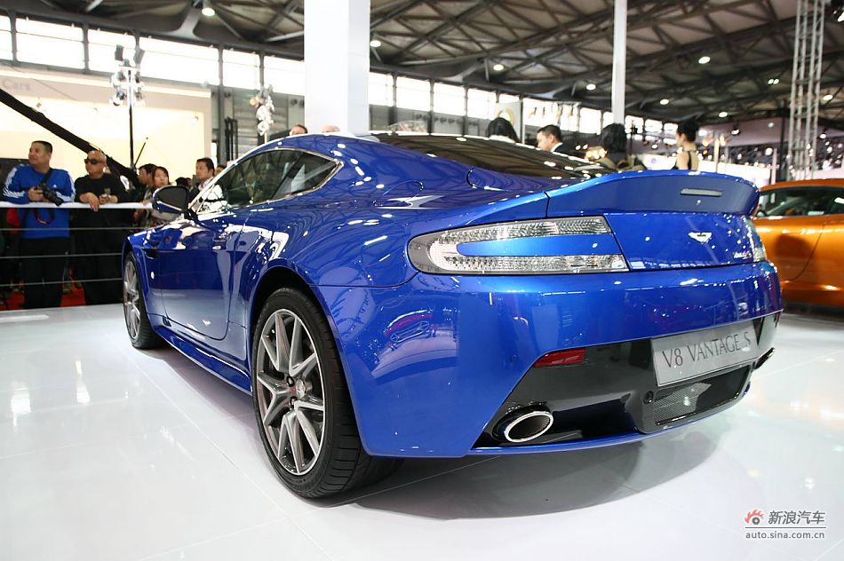 ˹V8 Vantage S