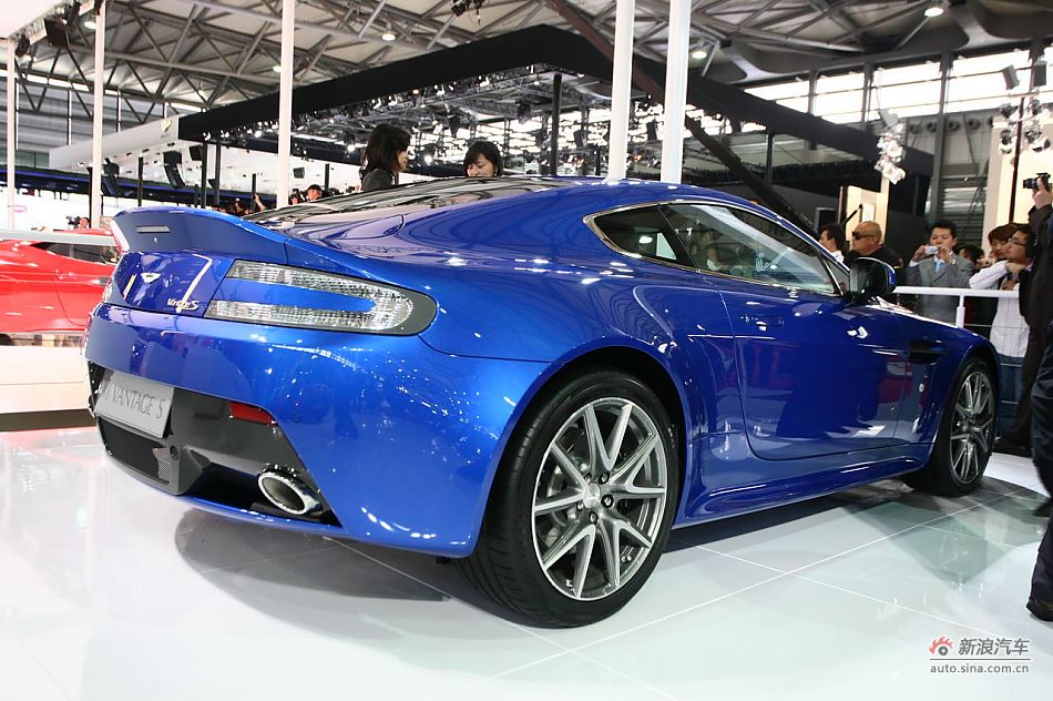 ˹V8 Vantage S