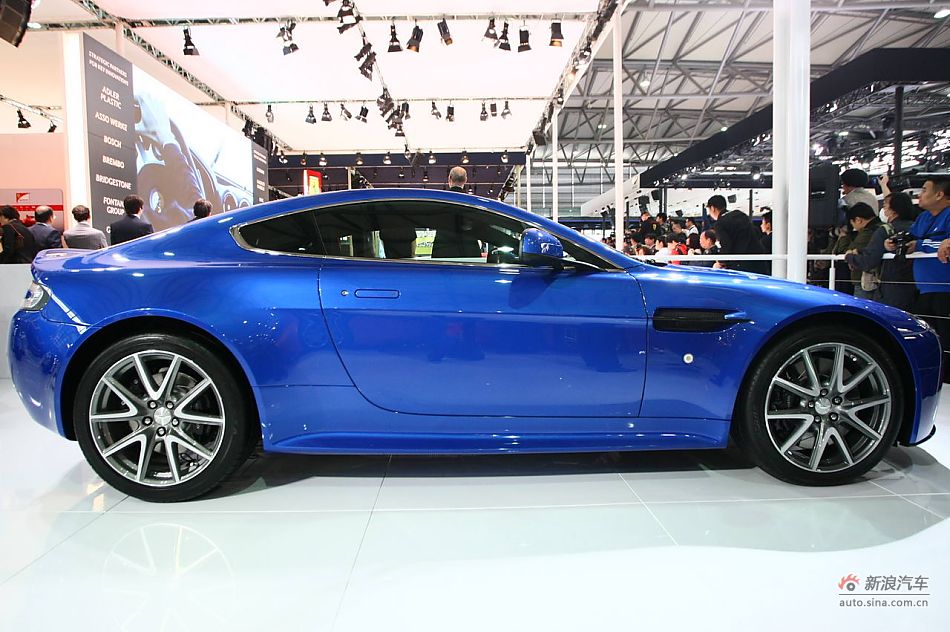 ˹V8 Vantage S
