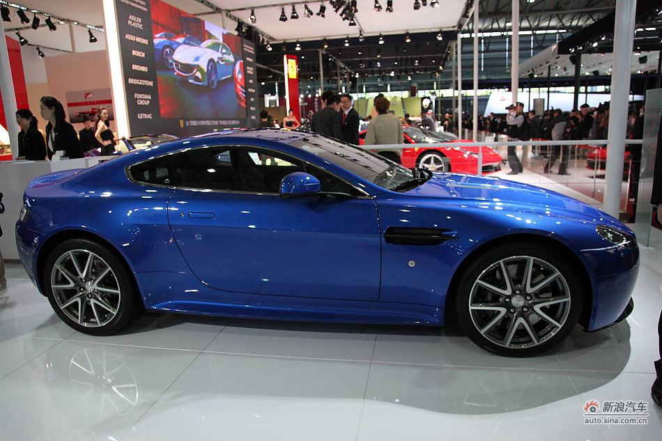 ˹V8 Vantage S