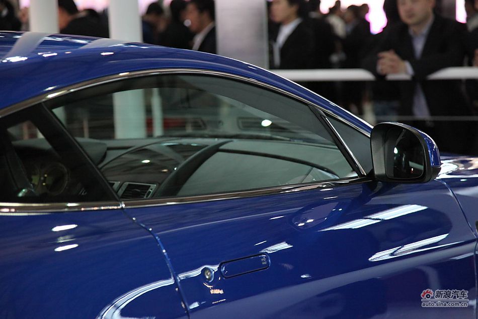 ˹V8 Vantage S
