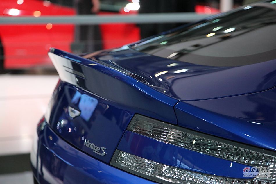˹V8 Vantage S