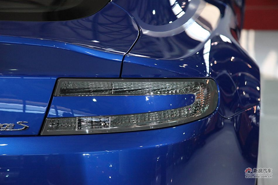 ˹V8 Vantage S