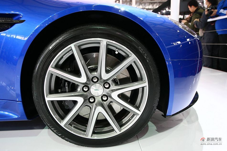 ˹V8 Vantage S