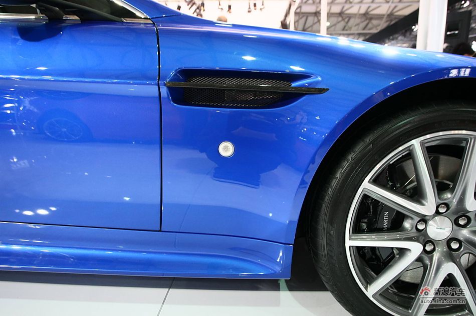 ˹V8 Vantage S