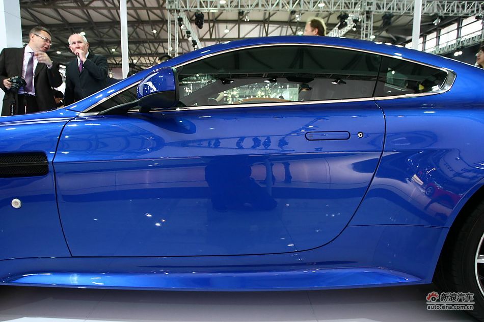 ˹V8 Vantage S