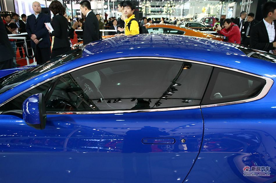 ˹V8 Vantage S