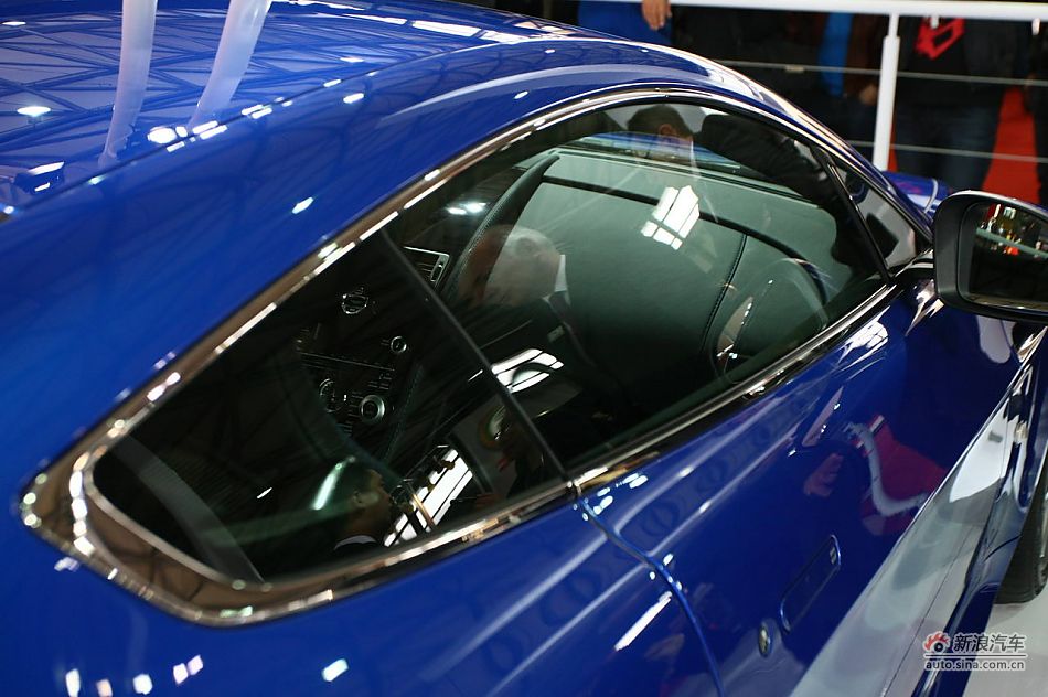 ˹V8 Vantage S