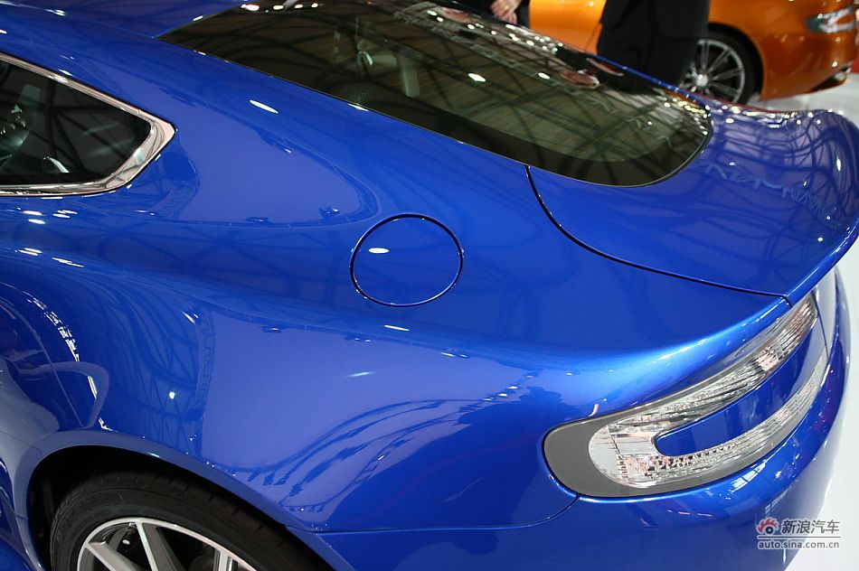˹V8 Vantage S