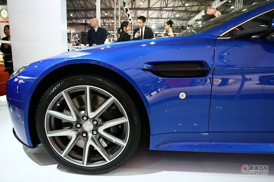 ˹V8 Vantage S