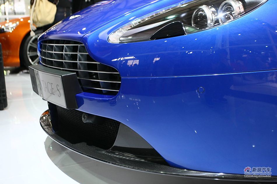 ˹V8 Vantage S