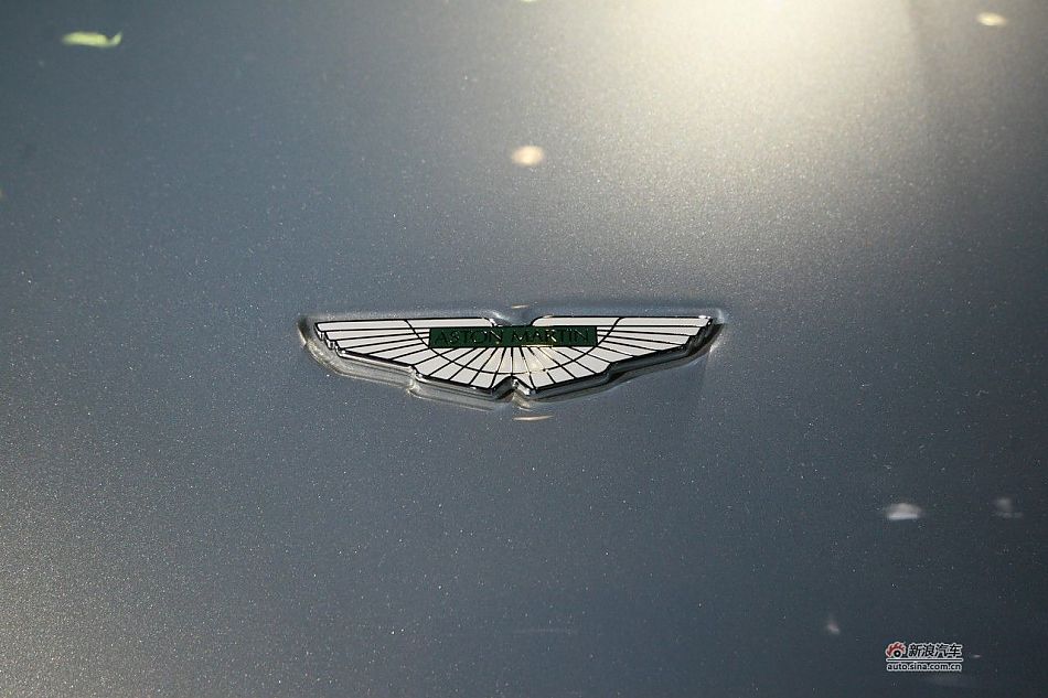 ˹-V8