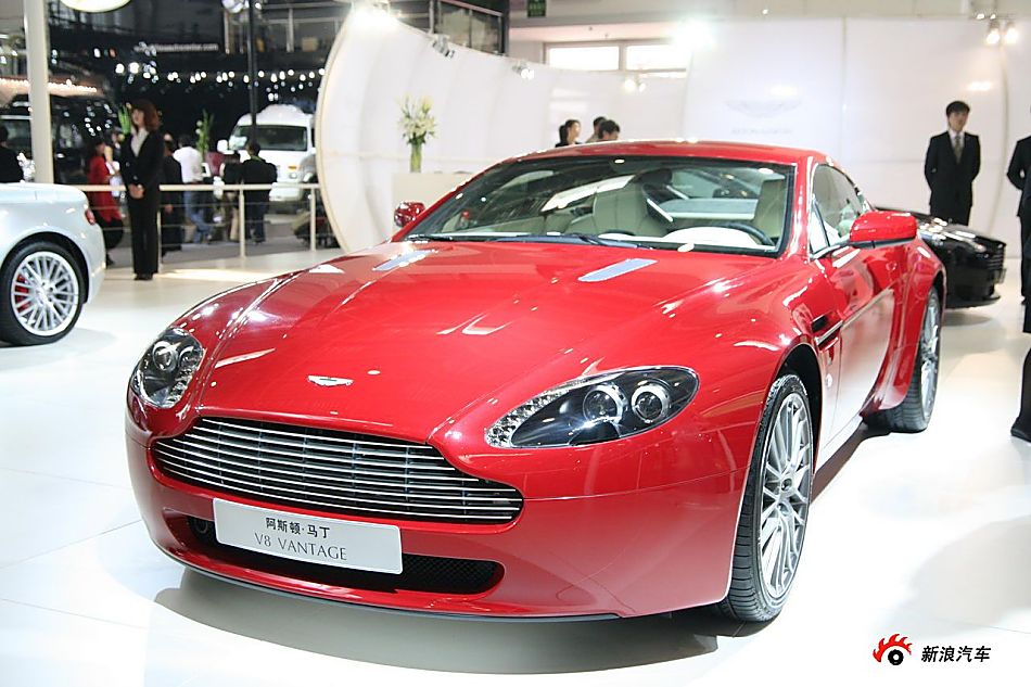 ˹V8 Vantage