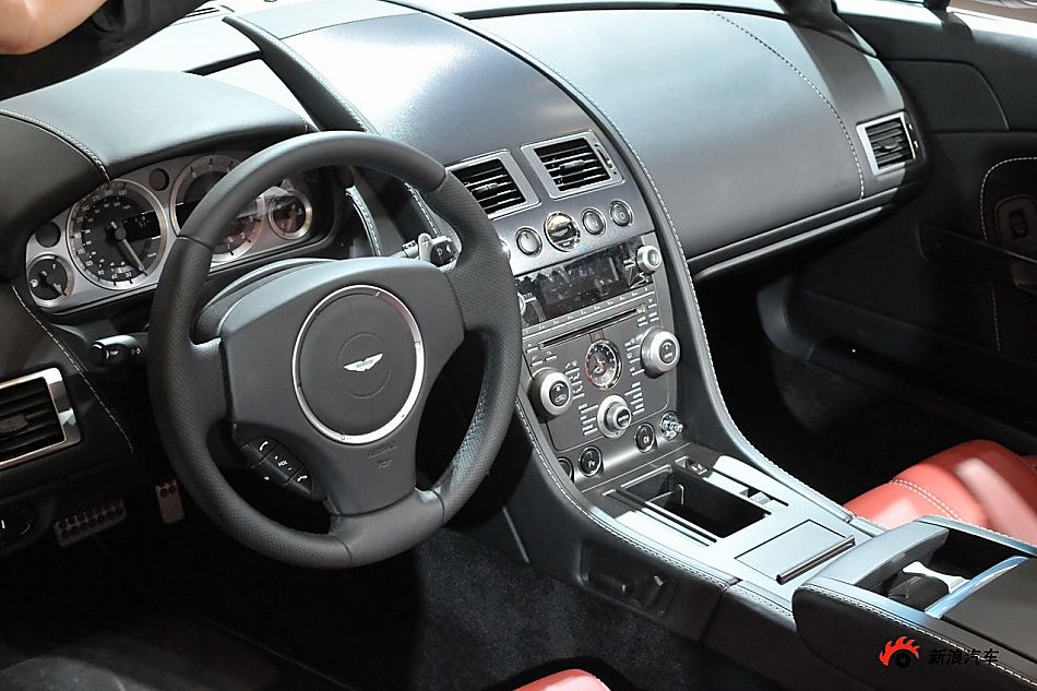 ˹V8-VANTAGE