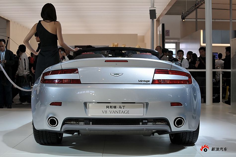 ˹V8-VANTAGE