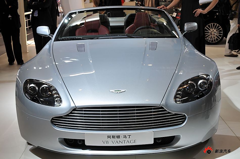 ˹V8-VANTAGE