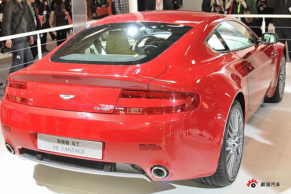 ˹V8-vantage