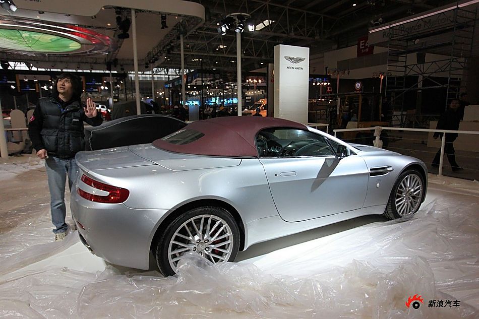 ˹V8 Vantage۵