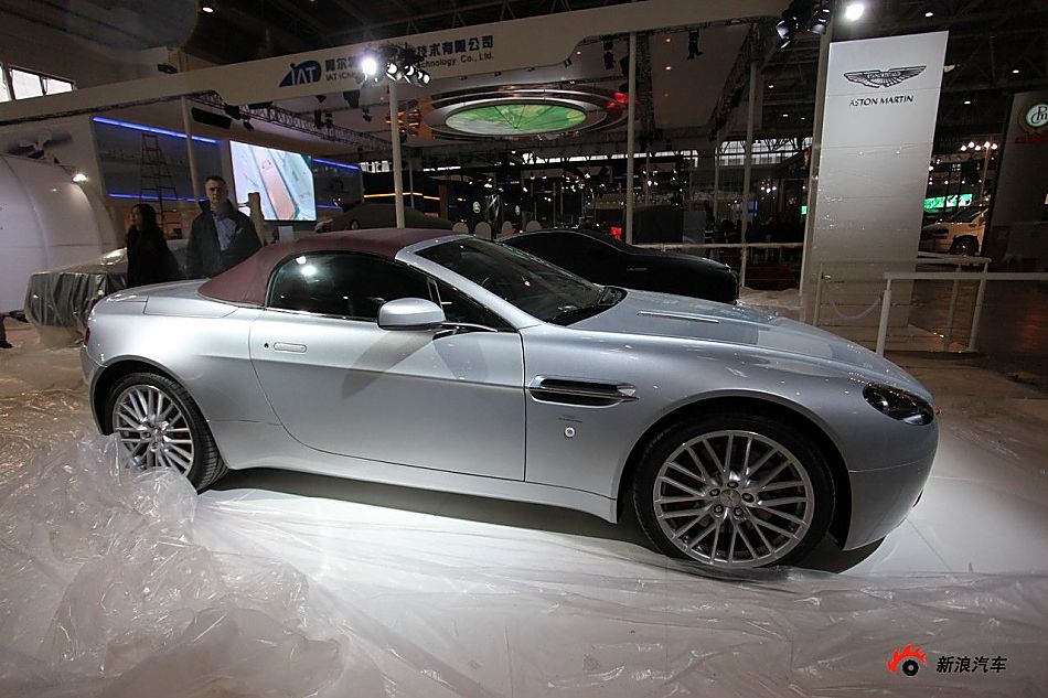 ˹V8 Vantage۵