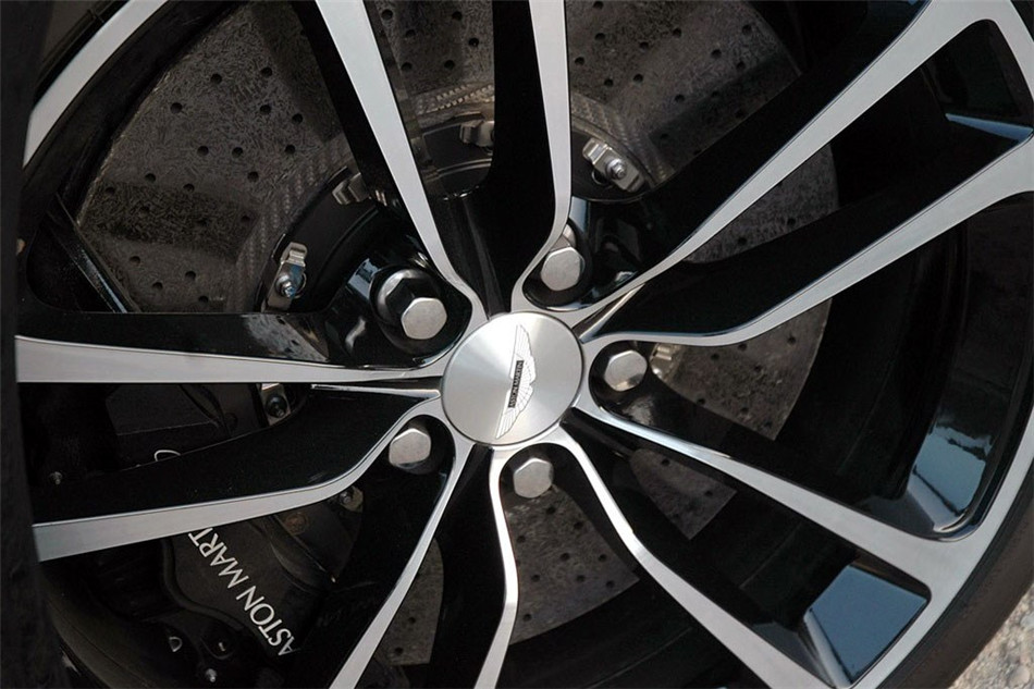 ˹DBS 2010 Carbon Black 