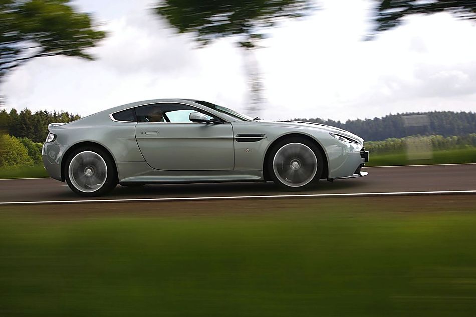 V12 Vantageͼ