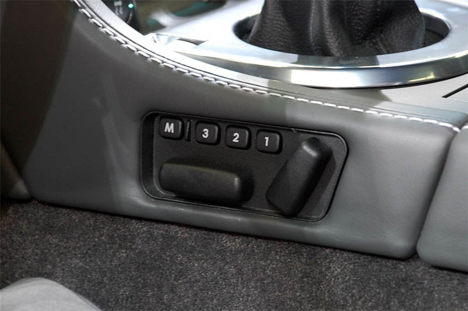 V12 Vantage 2012 6.0L MT Roadster