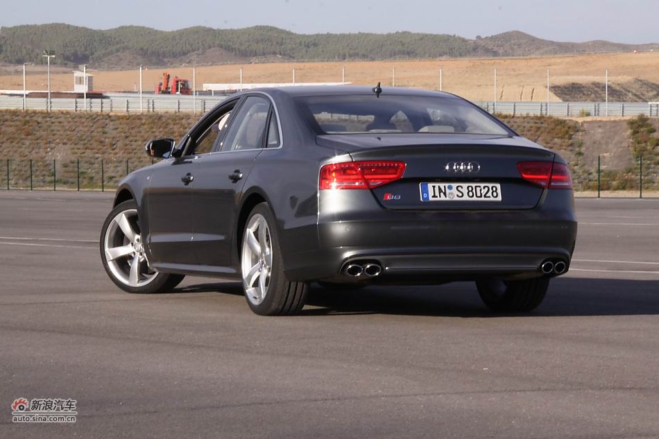 2012µS8