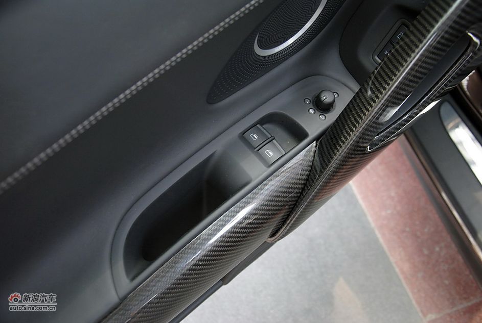 2011µR8 Spyder