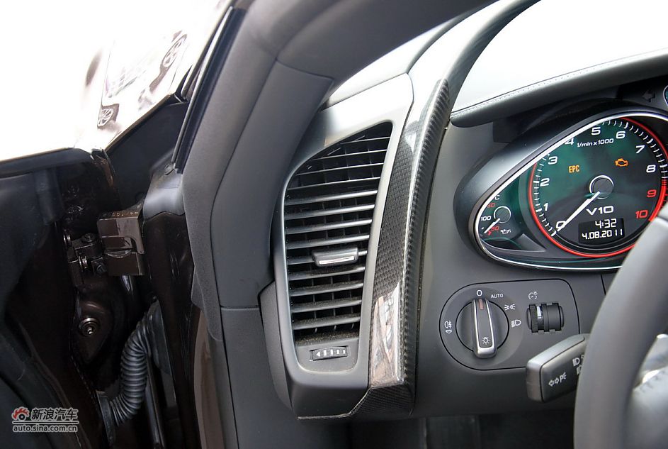 2011µR8 Spyder