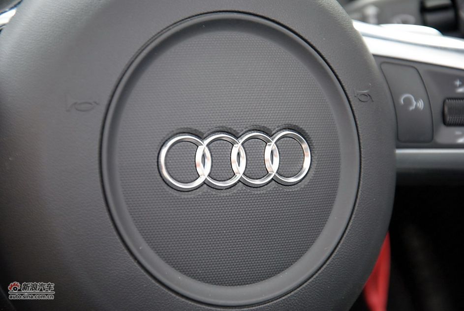 2011µR8 Spyder