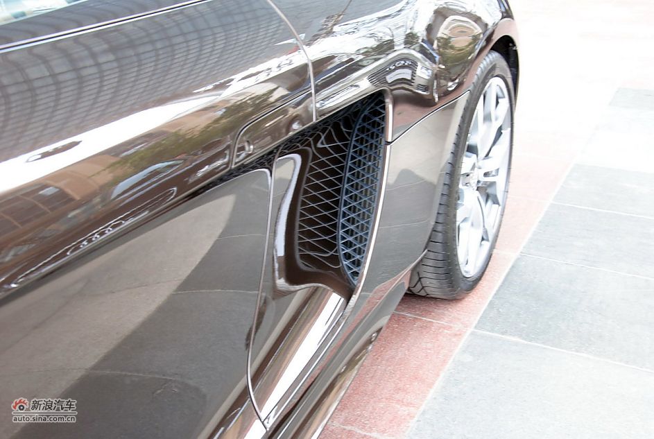 2011µR8 Spyder