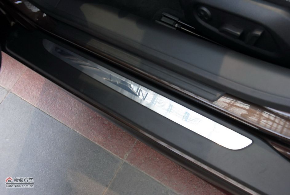 2011µR8 Spyder