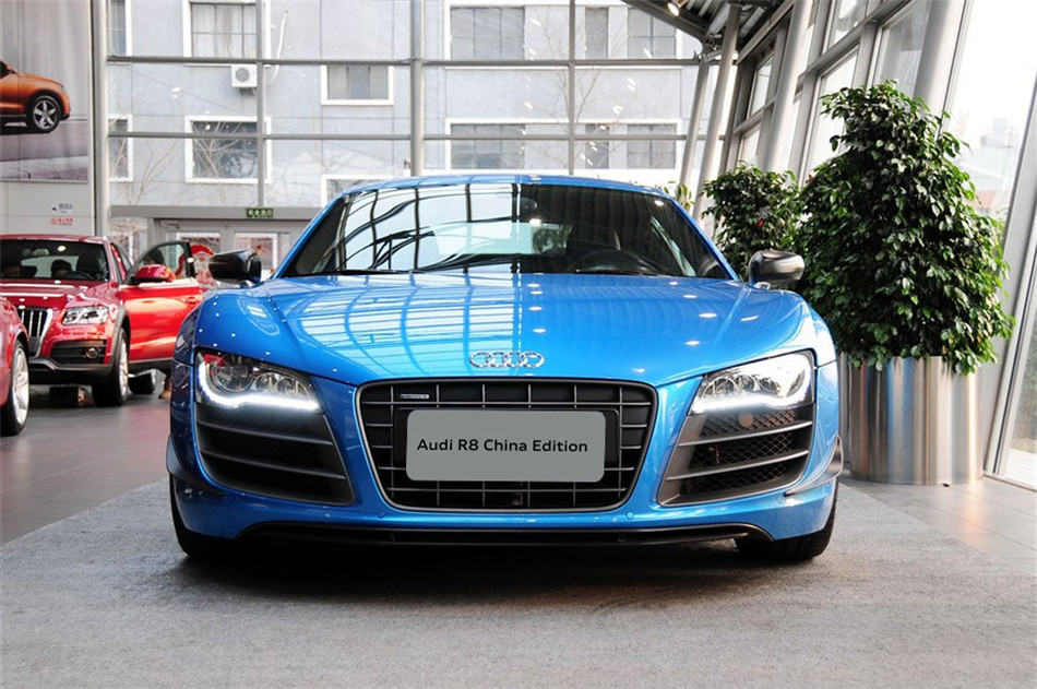 2013 5.2FSI AMT quattroйר 