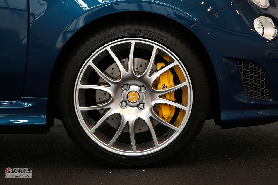  TRIBUTO FERRARI 695