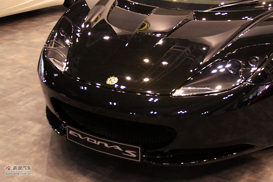 ·˹ Evora S IPS