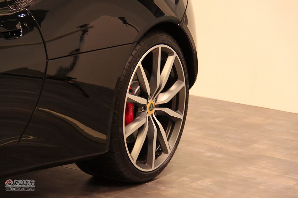 ·˹ Evora S IPS